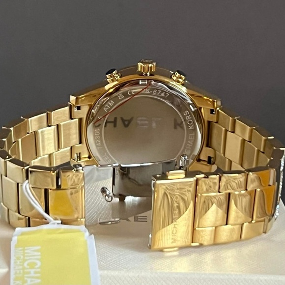 Michael Kors Women’s Ritz Pave Gold-Tone Watch
Case Size: 37mm
MSRP: $725 - Picture 8 of 11
